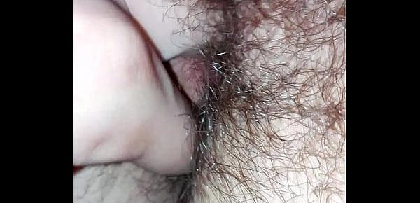  Acariciando vagina peluda